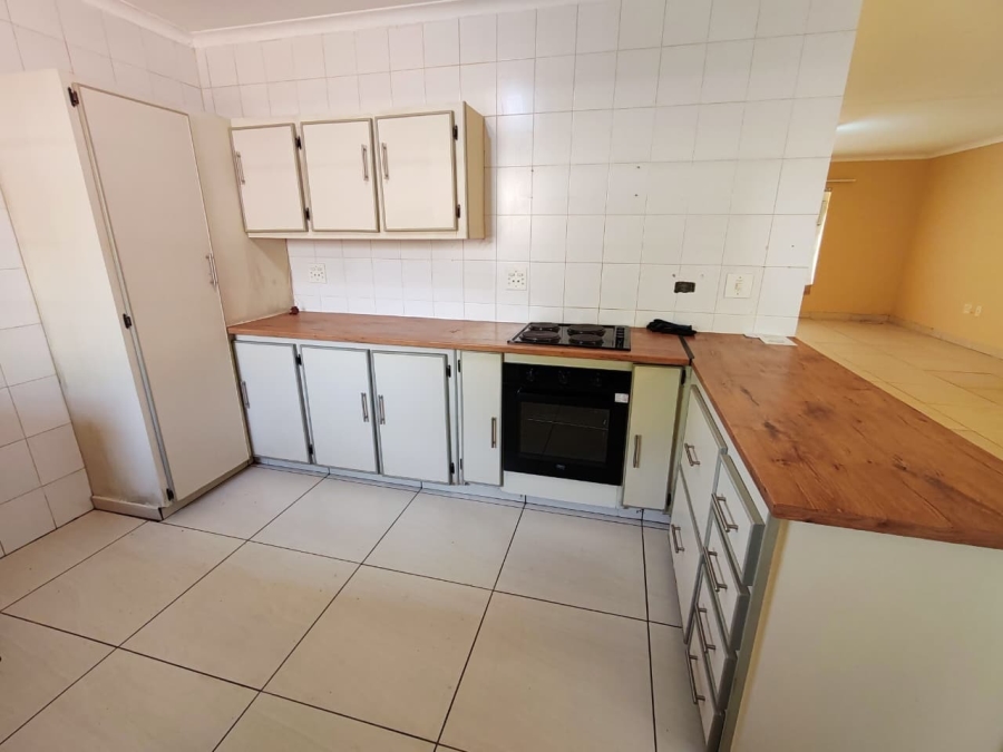 3 Bedroom Property for Sale in Kannoniers Park North West